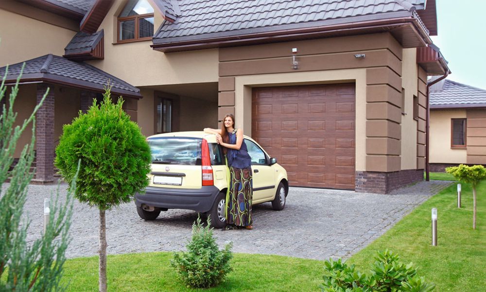 Gaschler Árnyékolástechnika - Szekcionált garázskapu kivitelezése és beszerelése